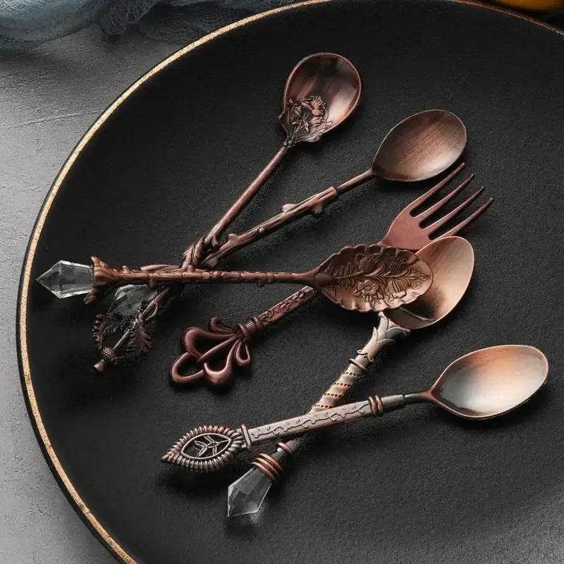 6pcs Vintage Spoons Fork Royal Style Gold Carved Coffee Tea Spoon Snacks Fruit Prikkers Dessert Fork Cutlery Set Kitchen Tool