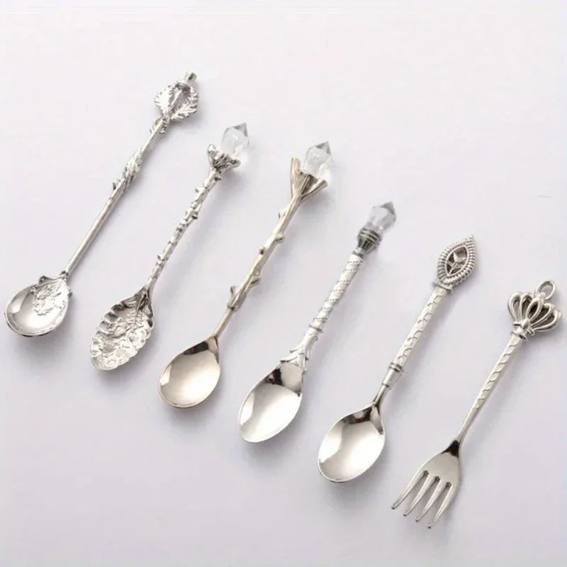 6pcs Vintage Spoons Fork Royal Style Gold Carved Coffee Tea Spoon Snacks Fruit Prikkers Dessert Fork Cutlery Set Kitchen Tool
